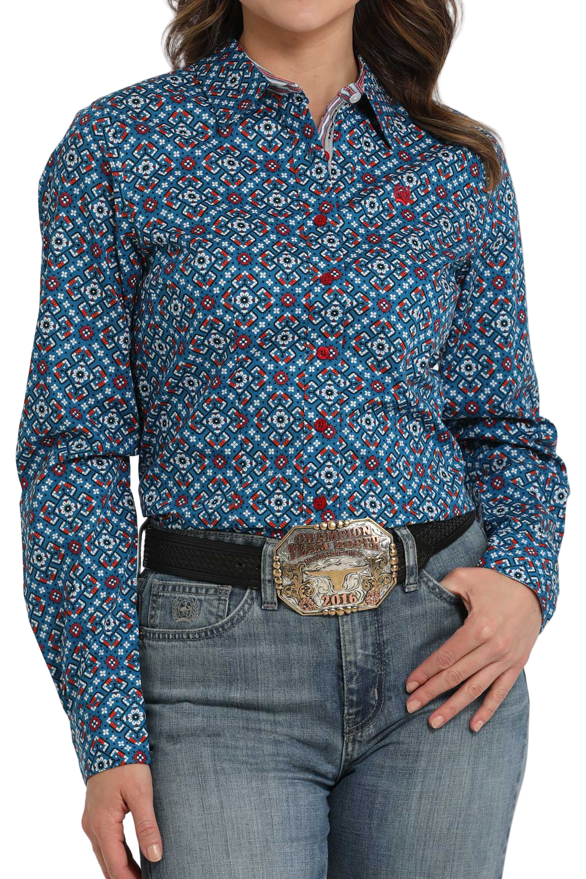 Woman wearing a blue patterned long-sleeve shirt paired with light-wash jeans and a belt with a decorative buckle