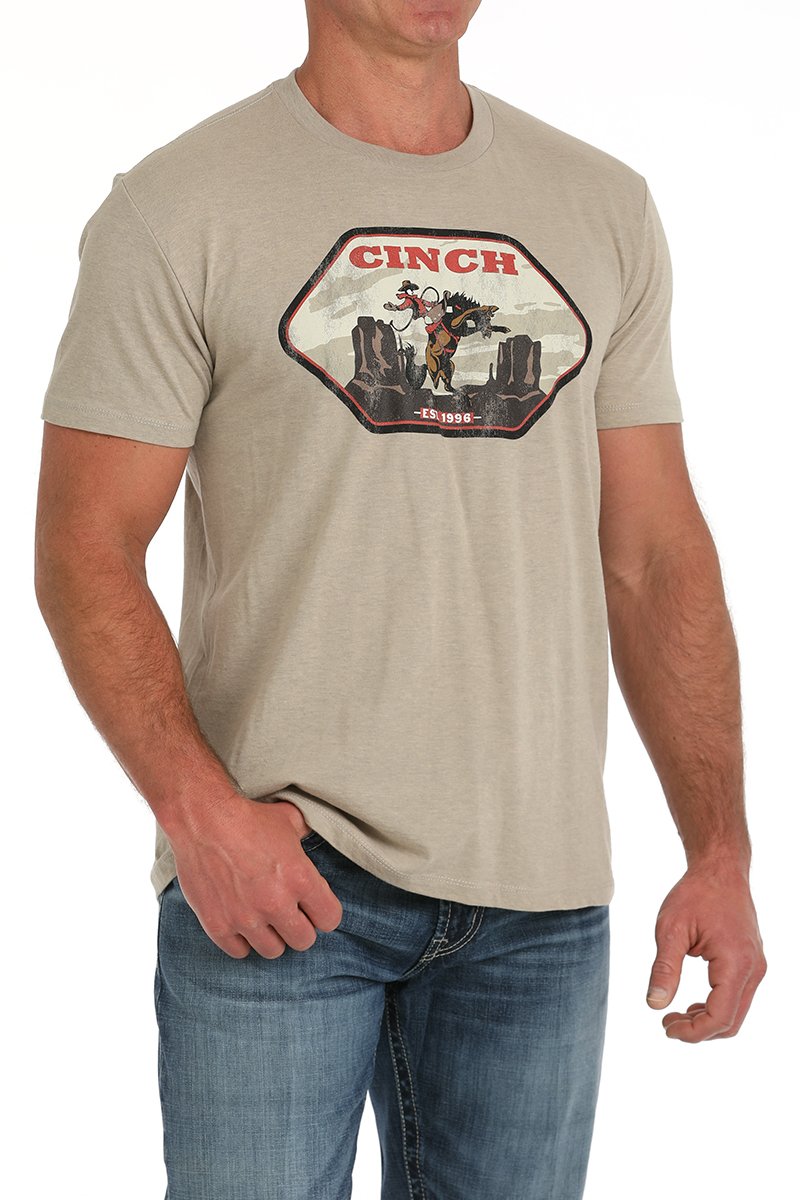 CINCH MEN'S GRAPHIC T-SHIRT - TAN