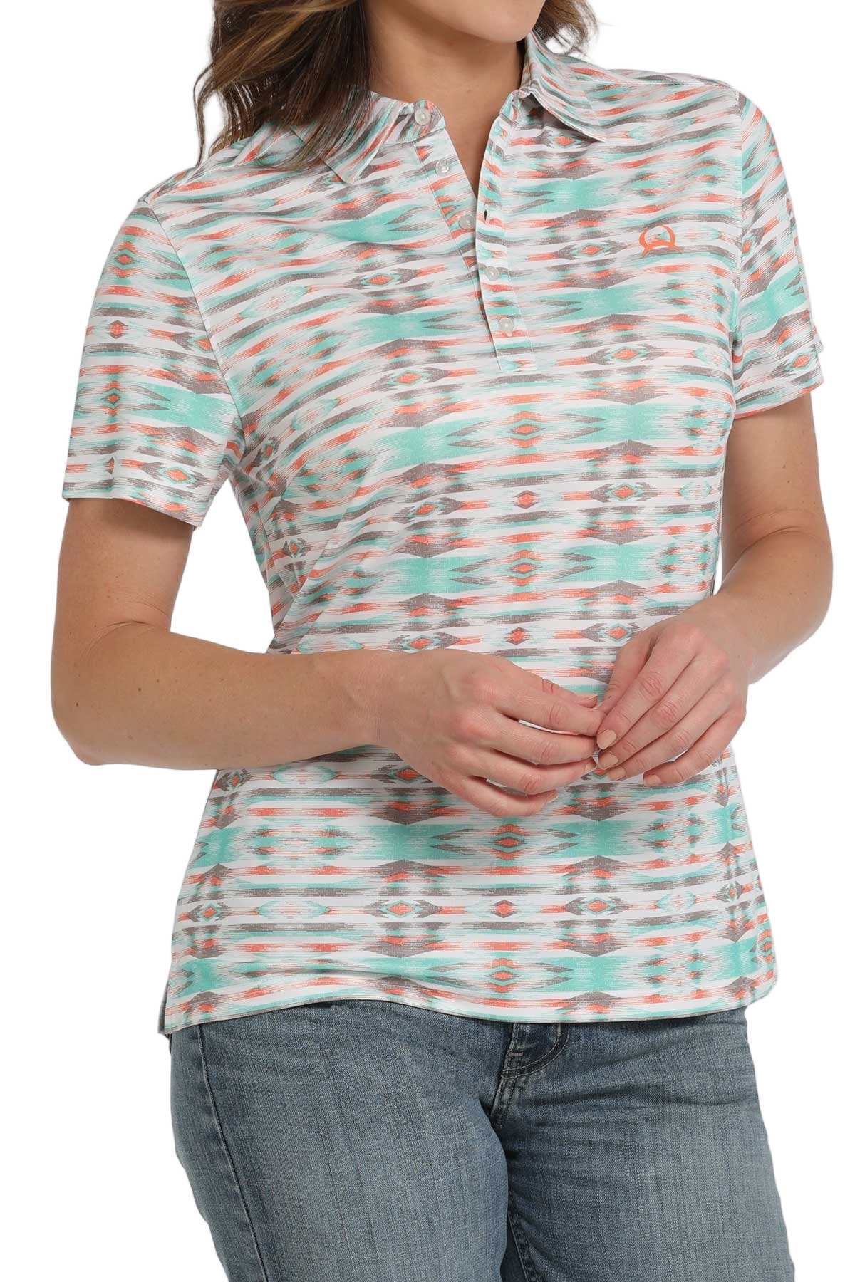 Woman wearing a patterned short-sleeve polo shirt paired with light-wash jeans