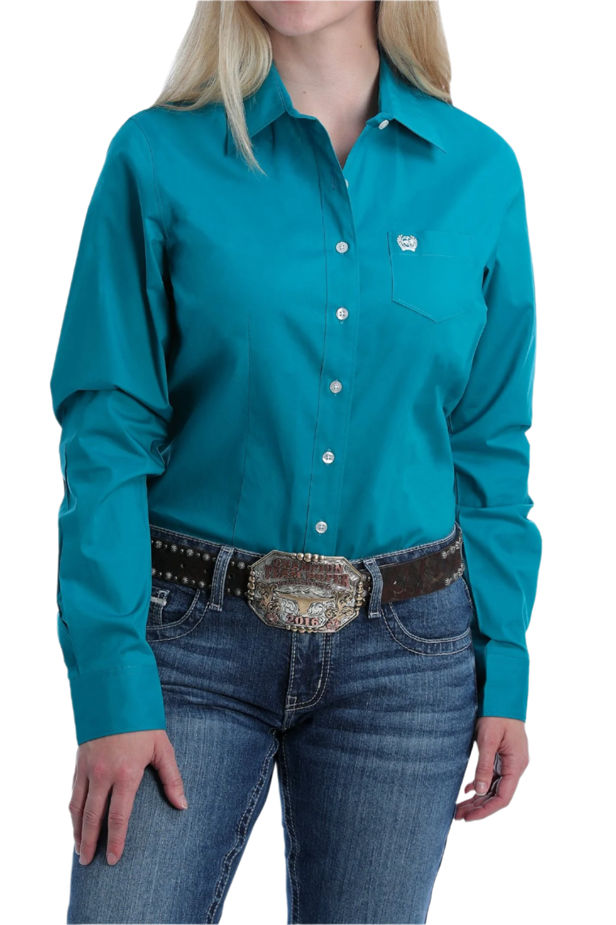 Woman wearing a teal button down shirt with jeans and a western belt